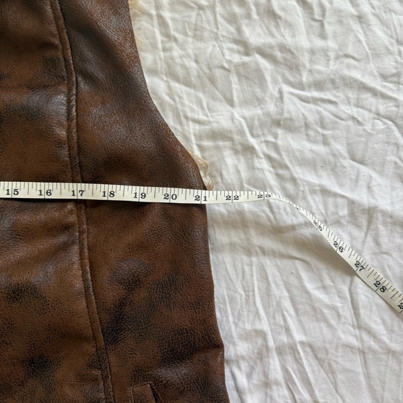 Mo-ka Linz Faux Fur Shearling Vest Brown and Tan sz small - Picture 9 of 9